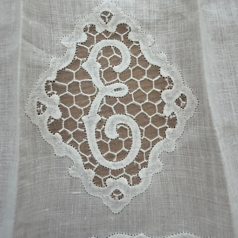 VINTAGE 2 SETS OF 2, HAND TOWEL AND FINGERTIP TOWELS.